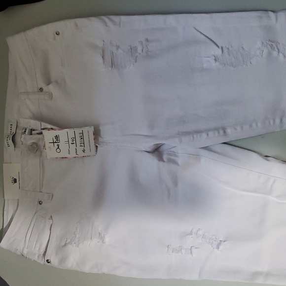 Encore Capris - Picture 2 of 5